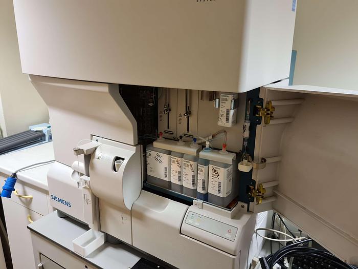 Used Siemens Advia 120 Hematology System for Sale in Doncaster, Uni...