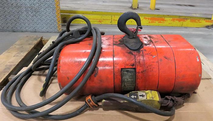 Used CM LODESTAR 1/2 TON CHAIN HOIST (hold)