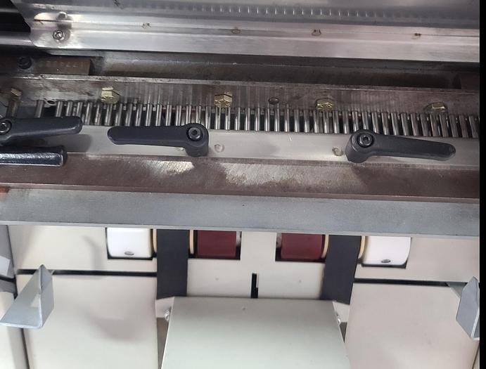 Used GBC AP2 Ultra Punch, 4:1 Oval Die