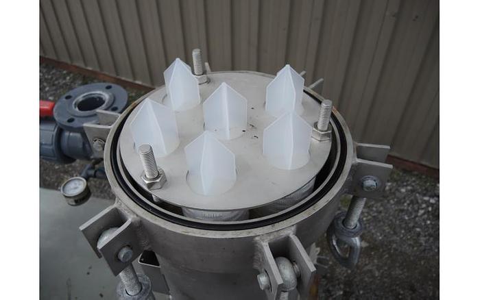 Used USED FILTER, CARTRIDGE TYPE, 2" INLET/OUTLET, STAINLESS STEEL, SET OF TWO