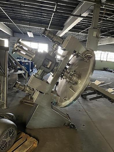 Used 500 GALLON TRIPLE MOTION VACUUM KETTLE - T-316 S/S - JACKETED