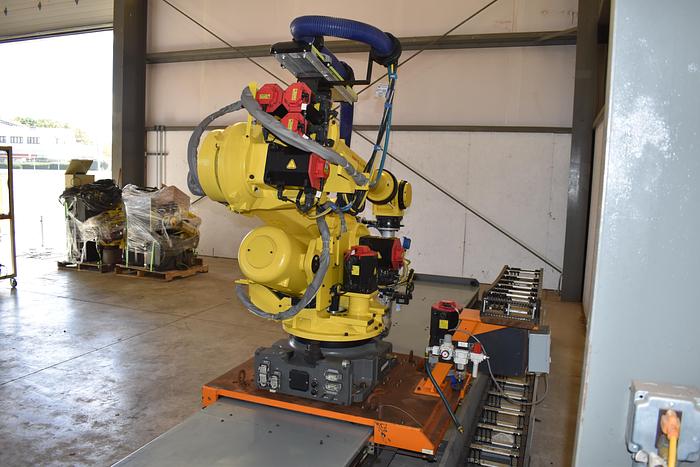Used Fanuc R-2000ib/125L with 30 ft track, Very Low Hours
