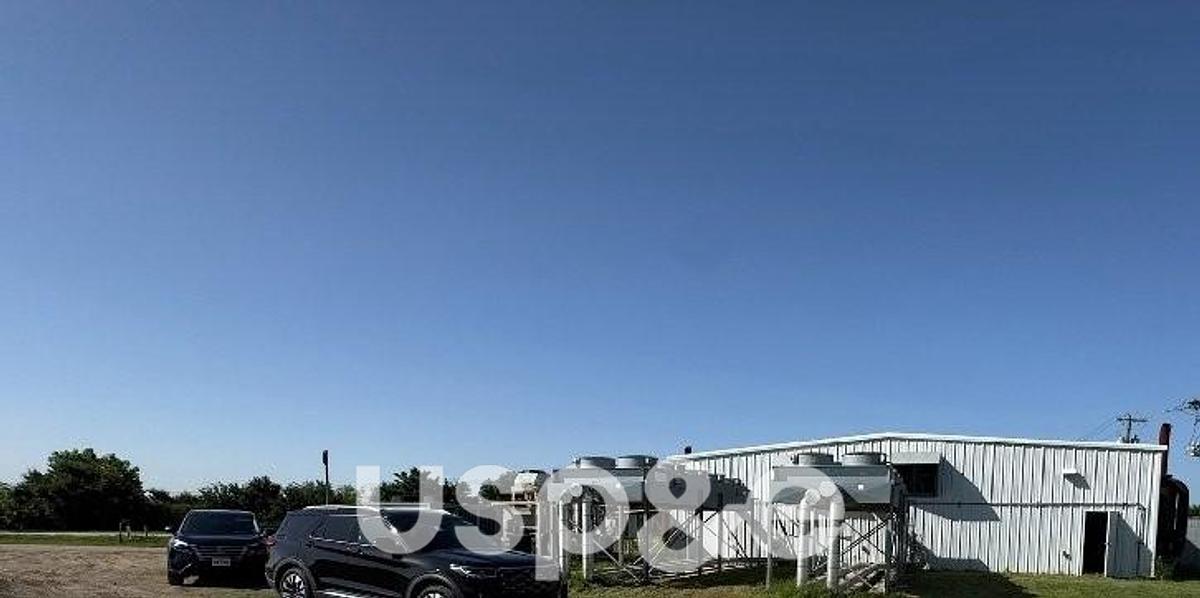 Used 2 MW 2014 Used Cummins C2000 N6C Natural Gas Generator Set