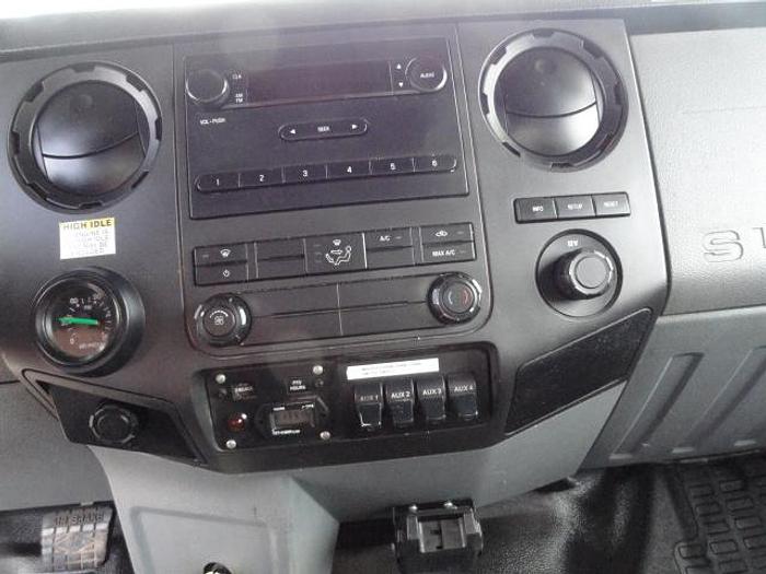 Used 2011 versalift V0270E