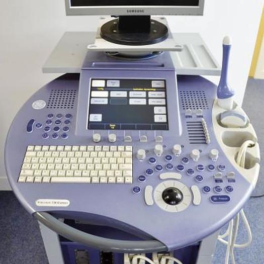D'occasion ECHOGRAPHE GENERAL ELECTRIC VOLUSON 730 EXPERT 2002