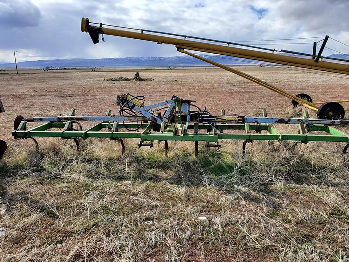 Used 16' John Deere 1100 Chisel Plow for Sale in Nevada Northern