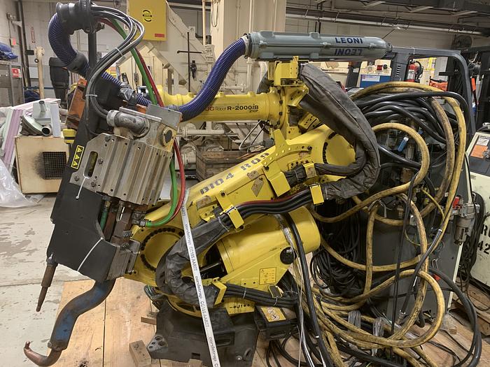 Used FANUC R2000iB/210F 210KG X 2655MM REACH 6 AXIS CNC ROBOT W/R30iA CONTROLS WITH ARO SERVO GUN