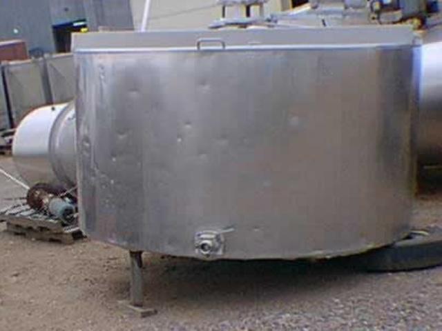 Usado 800 GALLON BULK TANK.  DARI KOOL