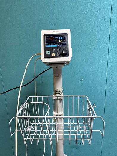 Used Philips SureSigns VS2+ Monitor auf Trolley mit Blutdruckmanschette und Fingersensor
