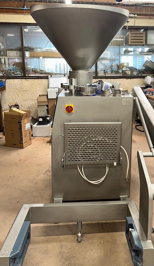 D'occasion POUSSOIR SOUS VIDE RISCO RS 205/260 avec torsionneur et élévateur intégré