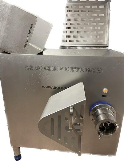 HACHOIR 130 ANGULAIRE TREMIE 100L