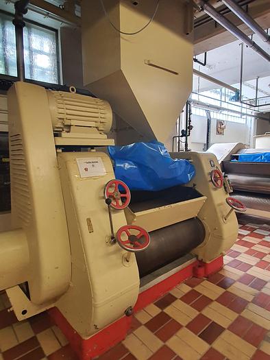 Used three-roll refiner BAUERMEISTER type DW-51 with approx. 1000 mm roll width.