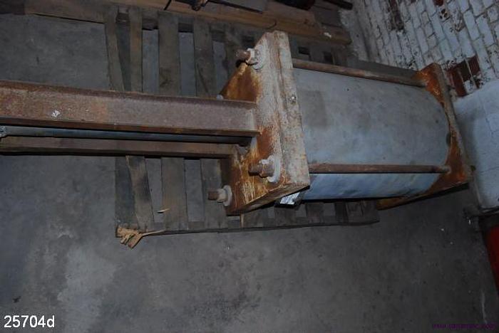 Used Dezurik  Air Operated Knife Gate Valve, 24", Mild Steel Body, Stainless Steel Wetted Parts #25704