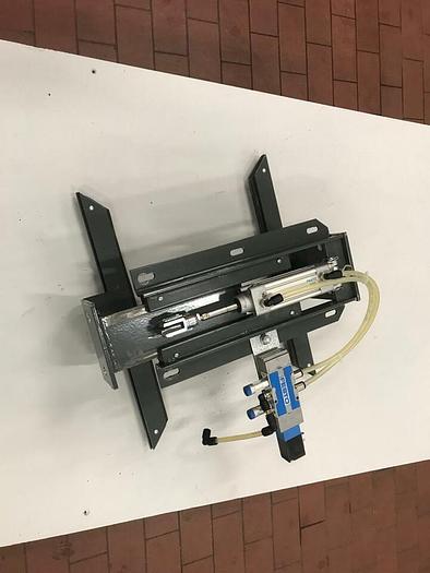 Gebraucht KNAPP Universal Ausschieber Zentrierer mit Pneumatik