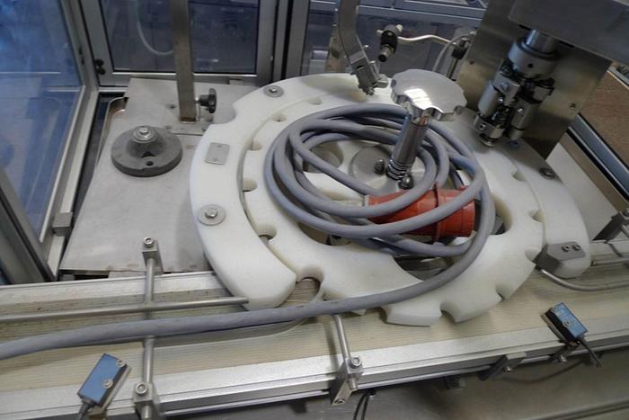 Used 1998 Comas FC7-C capper / sealing machine