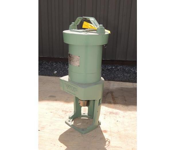 D'occasion USED LIGHTNIN TOP ENTRY MIXER, MODEL: N 33G33, 0.33 HP