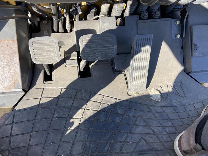 Used 8,000 POUND CAPACITY CATERPILLAR FORKLIFT MODEL GC40KS MFG. 2015