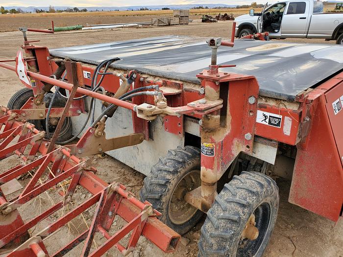 Used WIC 6 Row Beet Topper / Shredder