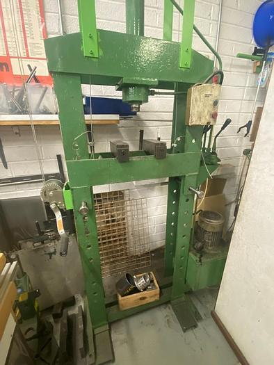 Used Holmac 15T Motorised Hydraulic Press