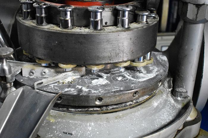 Used Manesty D3A Tablet Press