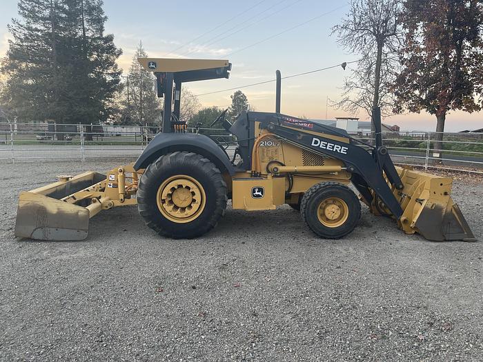 Used John Deere 210LJ