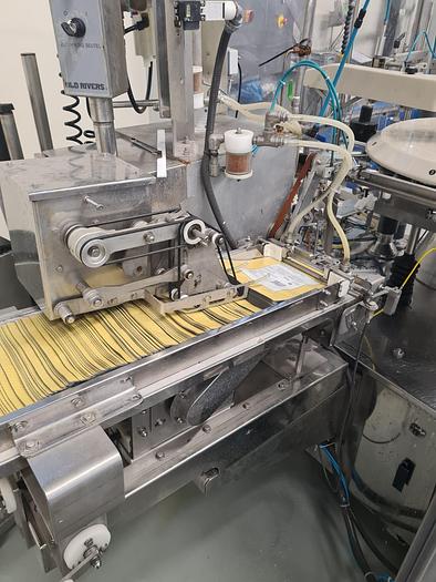 Gebraucht Abfüll - Linie für stückige Produkte in vorgefertigte Beutel