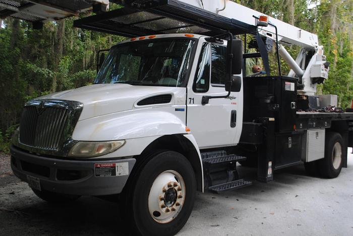 Used Altec LS63 on 2015 International 4300 SBA 4x2 Reg Cab Flatbed Truck - M37501