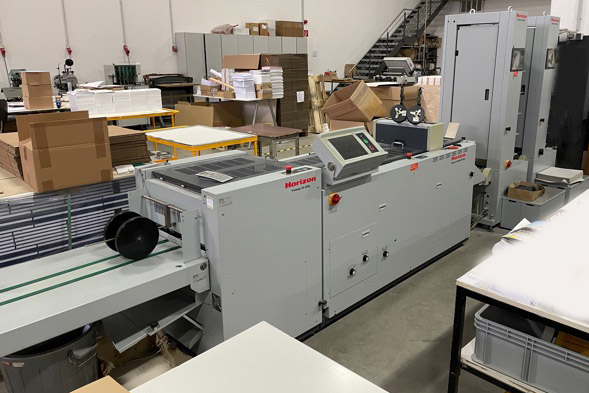 Used Horizon 12 stations fully automatic brochure production machine also in landscape format VAC 600La c SPF200L TC200L SSK200L