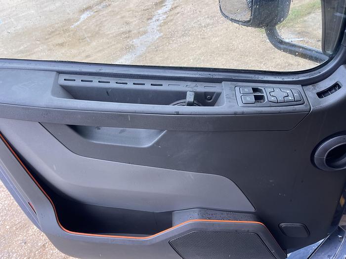 2022 Volvo VNL64, Cummins ISX 12L 400HP CNG Engine, Amazon Truck, 600 miles only