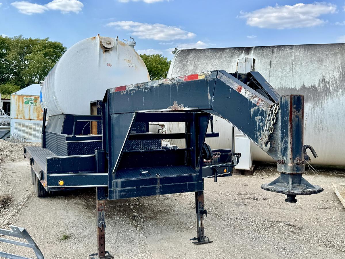 Used Advance Tank Mfg 600 Gallon on 20 ft Goose neck trailer