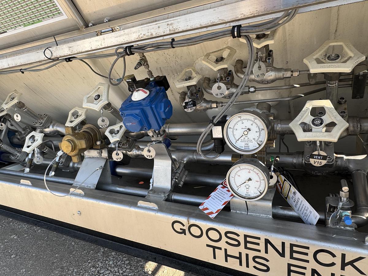 Mobile Cryogenic Gas Trailer with Storage and Regasification (Storage Vessel 22,000L) (Regassification 15,000 SCFH)