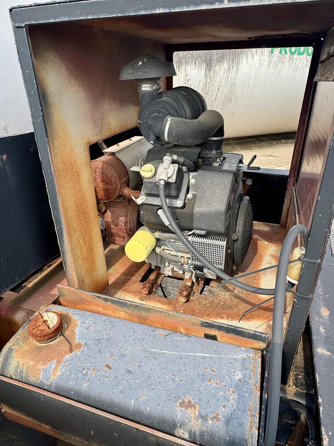 Used Advance Tank Mfg 600 Gallon on 20 ft Goose neck trailer