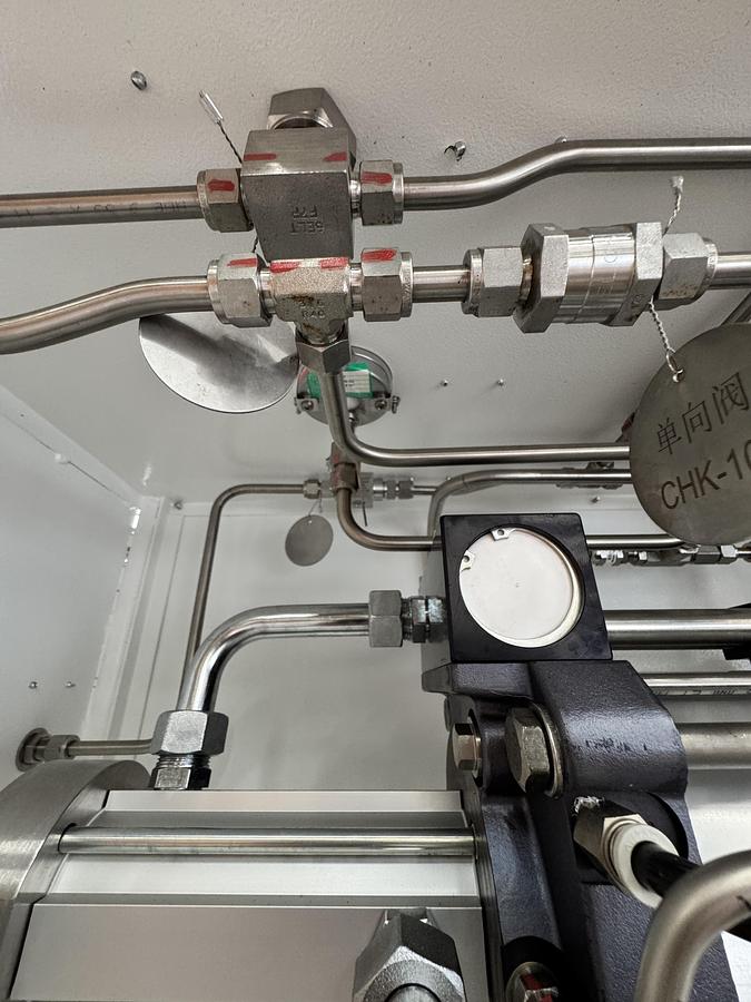 Used 350 Bar Hydrogen Compressor, H2 Fueling Booster Unit with H2 Nozzle (5076 PSI)