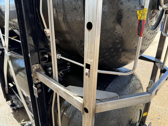 Used 143 GGE CNG Storage Package - Quantum, Back of the cab, 3 tanks pack. Tanks 26x72 (Capacity: 46.7 or 500L each)