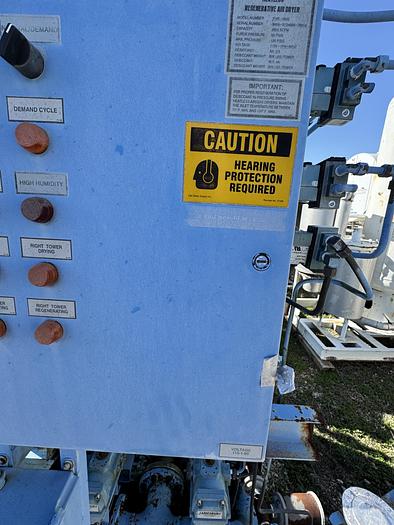 Used PNEUMATECH HEATLESS REGENERATIVE AIR DRYER WITH 1 150 PSI Silvan Pneumatic Tank