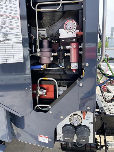 2022 Volvo VNL64, Cummins ISX 12L 400HP CNG Engine, Amazon Truck, 600 miles only