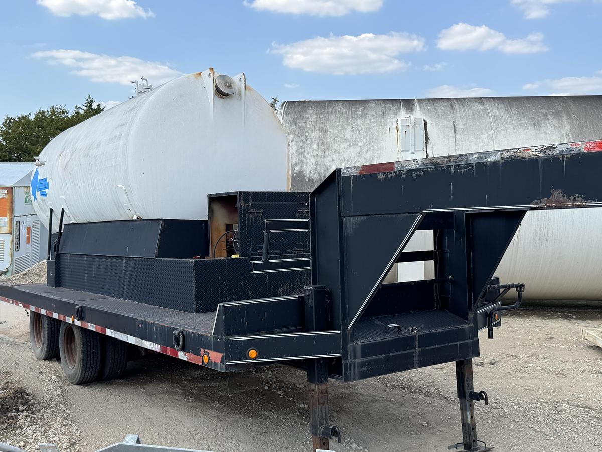 Used Advance Tank Mfg 600 Gallon on 20 ft Goose neck trailer