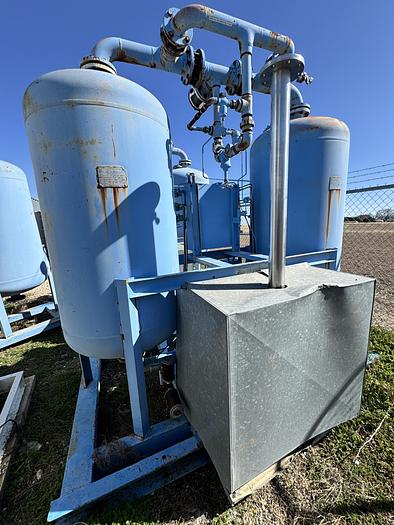 Used PNEUMATECH HEATLESS REGENERATIVE AIR DRYER with 2 150 PSI Silvan Pneumatic Tanks