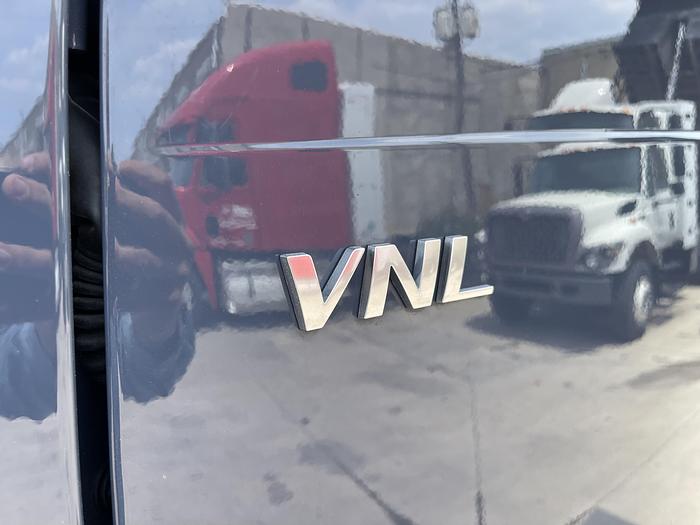 2022 Volvo VNL64, Cummins ISX 12L 400HP CNG Engine, Amazon Truck, 600 miles only