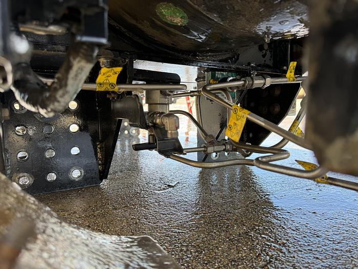 Used 143 GGE CNG Storage Package - Quantum, Back of the cab, 3 tanks pack. Tanks 26x72 (Capacity: 46.7 or 500L each)