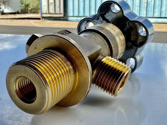 Gas Valve CGA350 - 3360 psi 316L - D20030511 Brass Sold by cases (20 units in a case)
