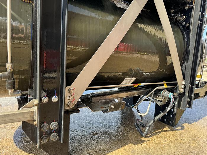 Used 143 GGE CNG Storage Package - Quantum, Back of the cab, 3 tanks pack. Tanks 26x72 (Capacity: 46.7 or 500L each)