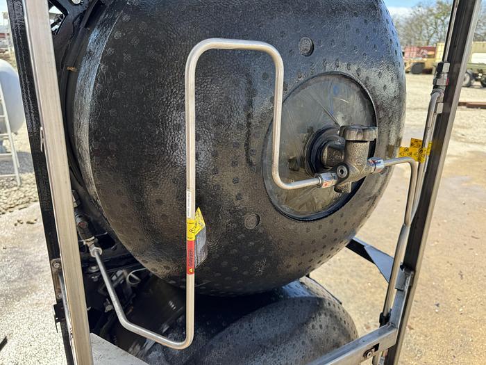 Used 143 GGE CNG Storage Package - Quantum, Back of the cab, 3 tanks pack. Tanks 26x72 (Capacity: 46.7 or 500L each)