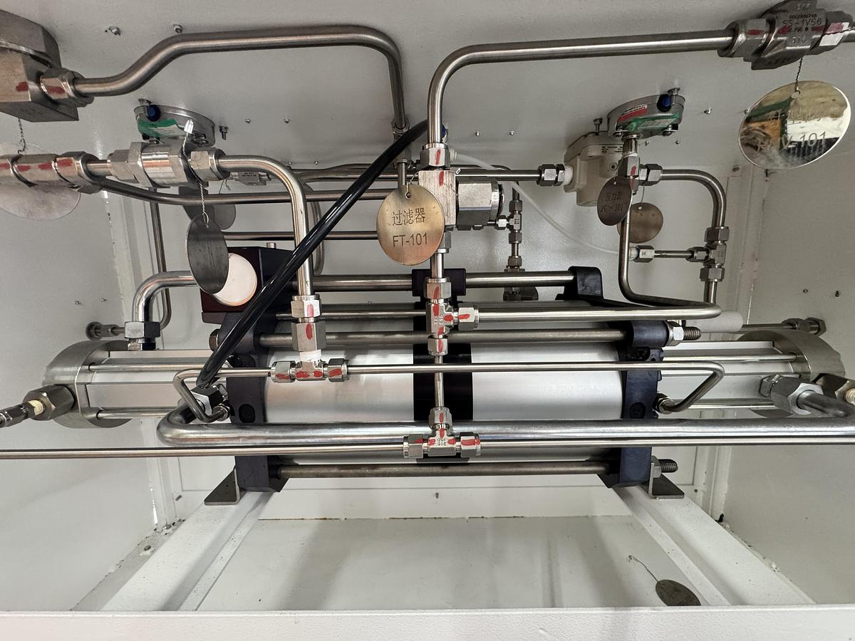 Used 350 Bar Hydrogen Compressor, H2 Fueling Booster Unit with H2 Nozzle (5076 PSI)