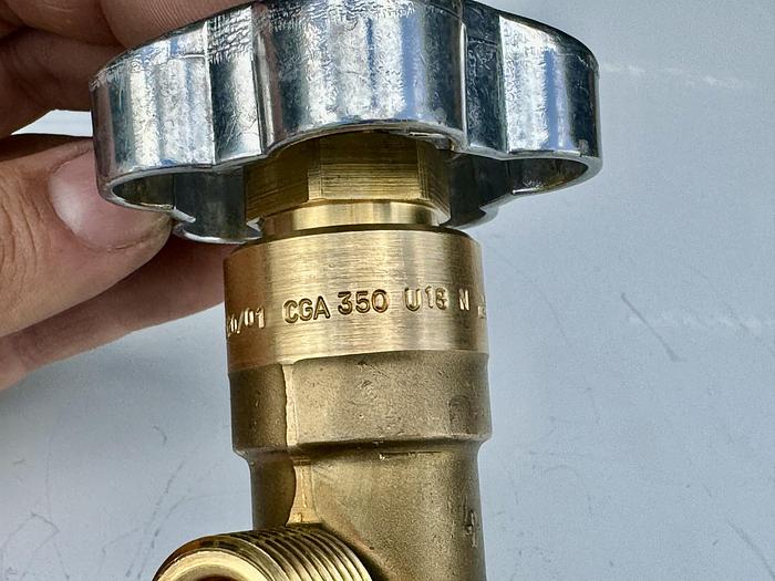 Gas Valve CGA350 - 3360 psi 316L - D20030511 Brass Sold by cases (20 units in a case)