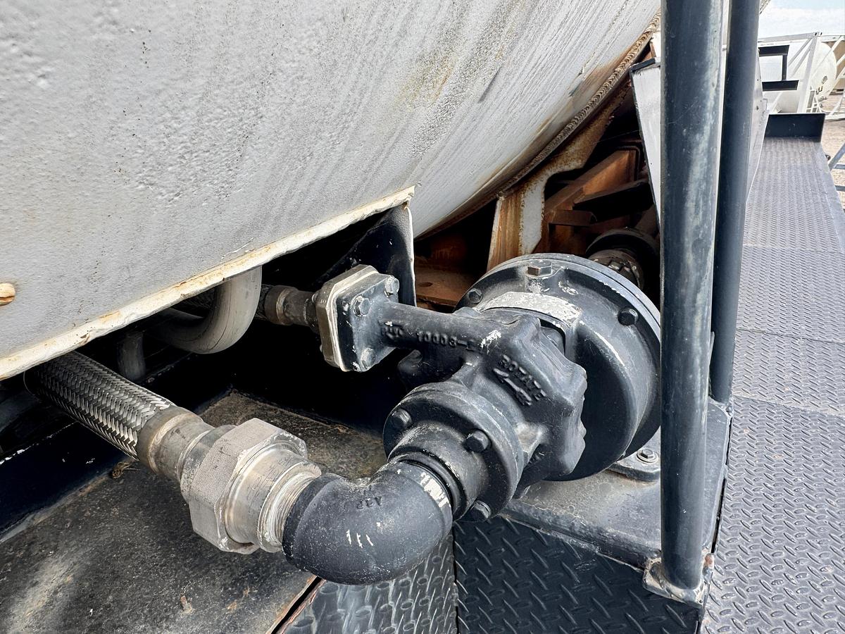 Used Advance Tank Mfg 600 Gallon on 20 ft Goose neck trailer