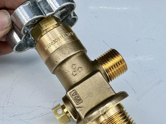 Gas Valve CGA350 - 3360 psi 316L - D20030511 Brass Sold by cases (20 units in a case)