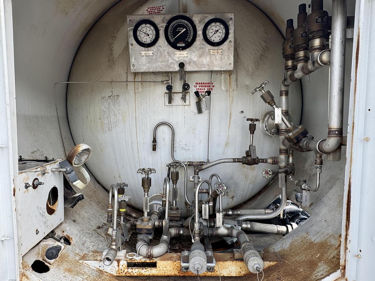 Used Advance Tank Mfg 600 Gallon on 20 ft Goose neck trailer