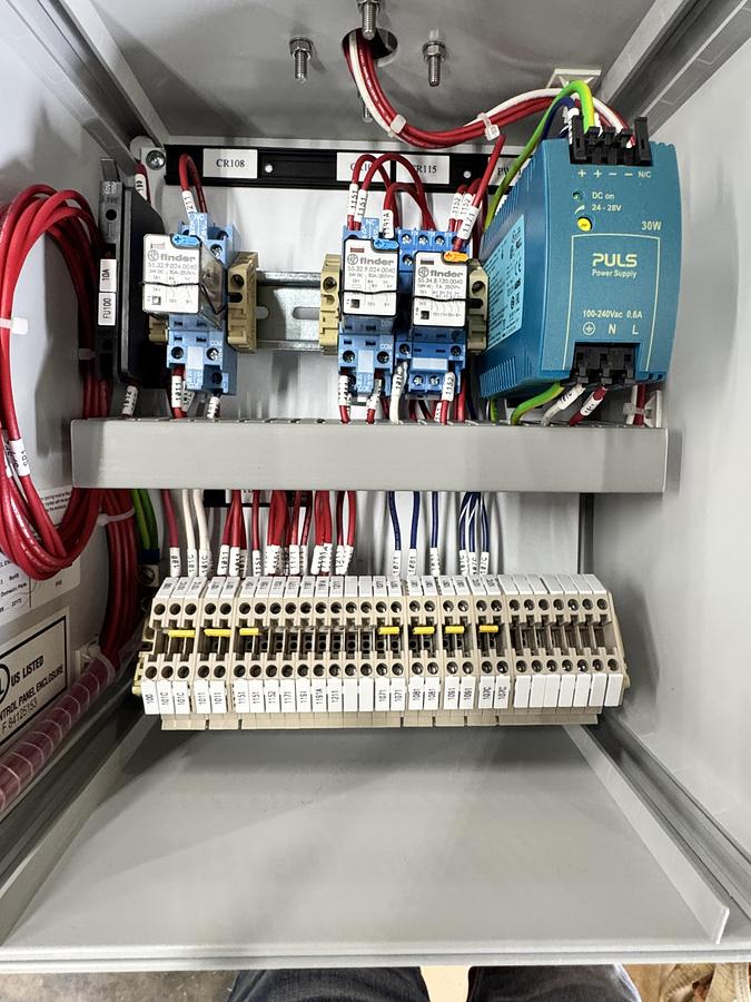 Used Hydrogen Switchover Manifold w/ Excess Flow and Estop Protection