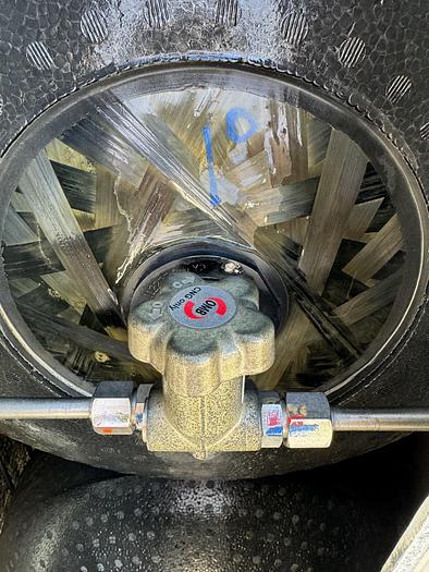 Used 143 GGE CNG Storage Package - Quantum, Back of the cab, 3 tanks pack. Tanks 26x72 (Capacity: 46.7 or 500L each)